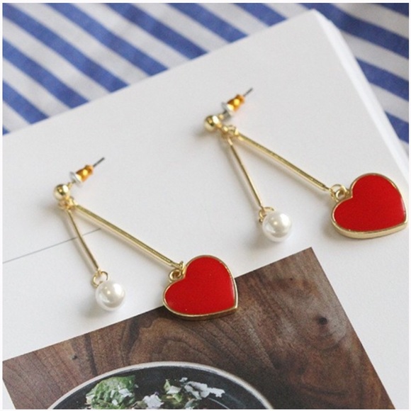 Red Heart Faux Pearl Dangle Earring - Picture 2 of 4